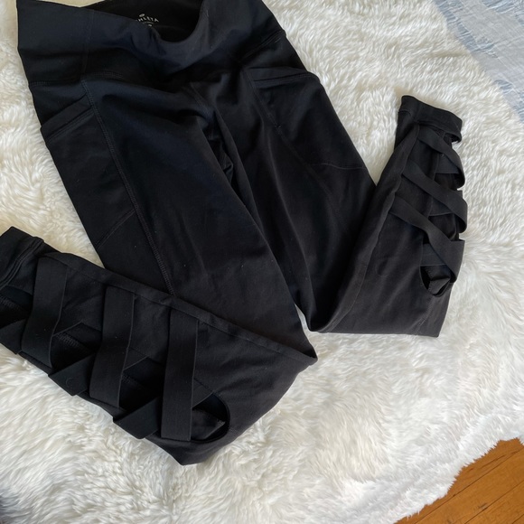 Athleta criss cross black leggings small - Picture 5 of 6